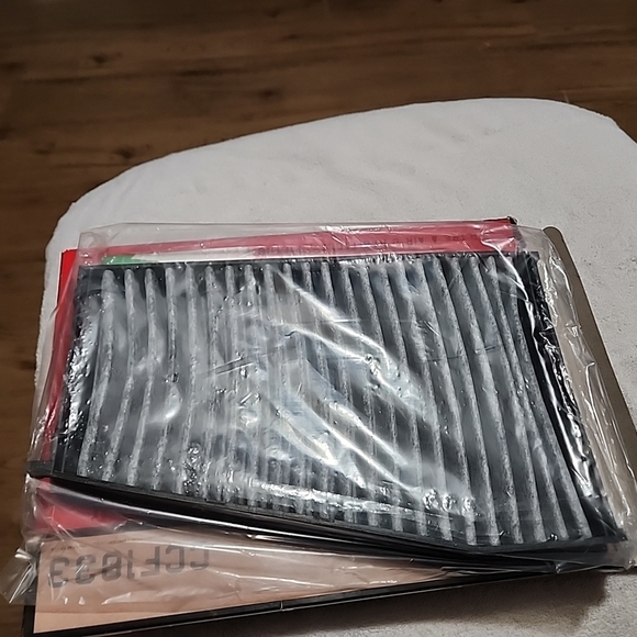 Champion Cabin Air Filter CCF1833 - Picture 2 of 2